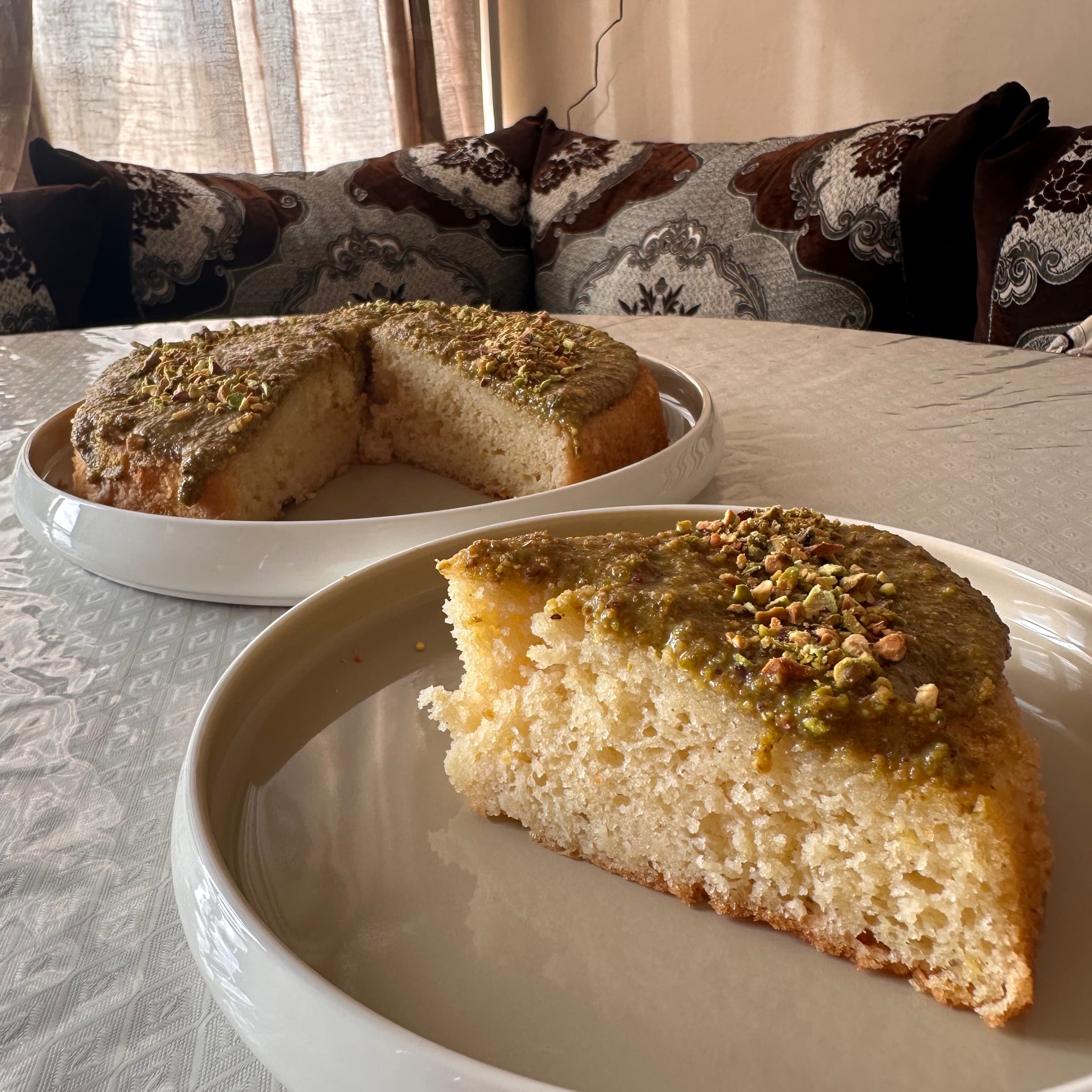 Frisse citroen-pistache cake met romige pistachepasta