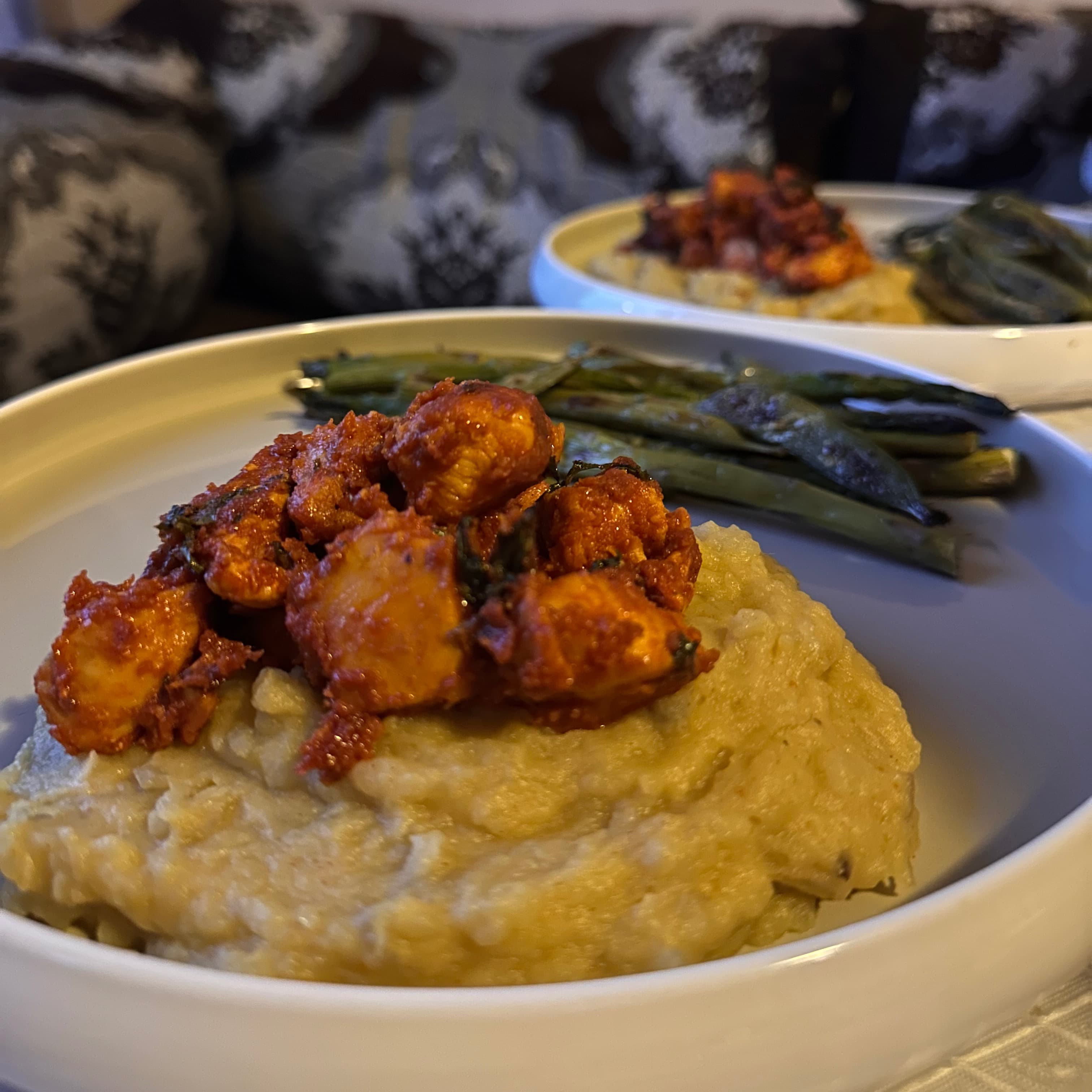 Gouden zoete aardappelpuree met Parmezaanse kip