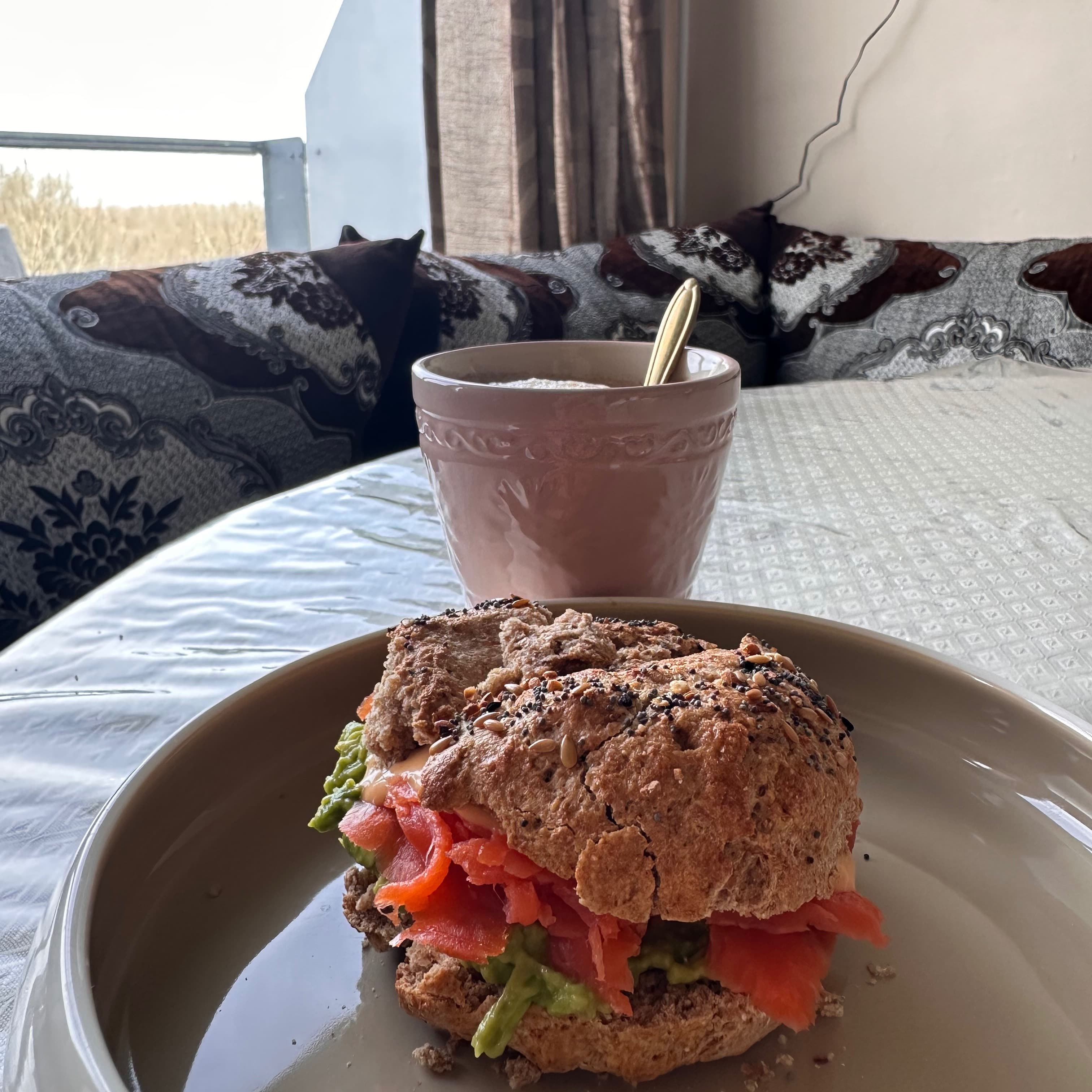 Spicy salmon & avocado protein bagels