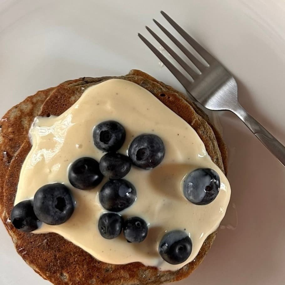Luchtige blauwe bessen pancakes